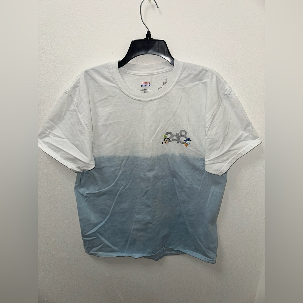 2018 Disney World t-shirt. Size Large